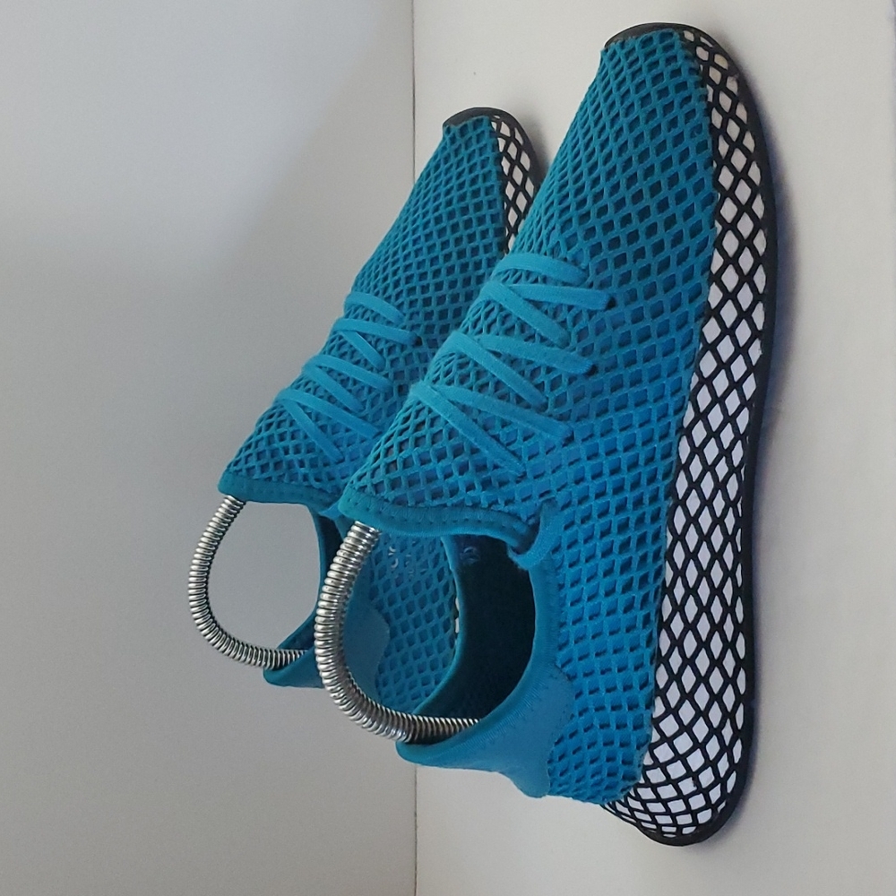 Adidas Deerupt running shoes